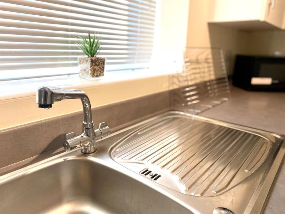 Amazing 2-Bed City Centre Apt With Parking Coventry Eksteriør billede