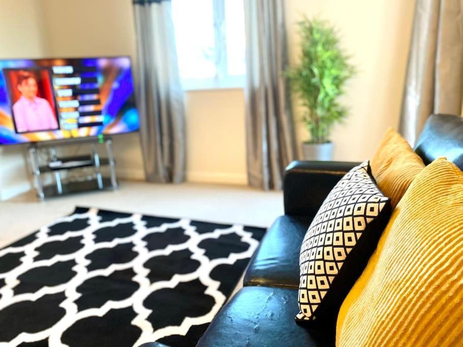 Amazing 2-Bed City Centre Apt With Parking Coventry Eksteriør billede