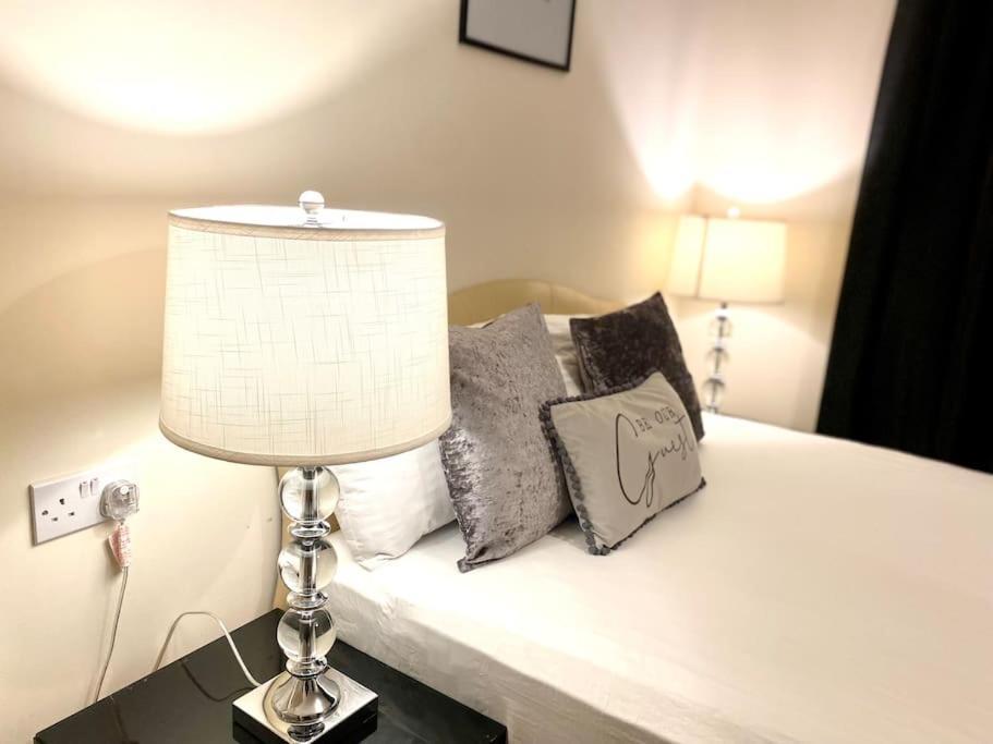 Amazing 2-Bed City Centre Apt With Parking Coventry Eksteriør billede